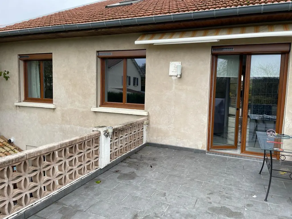 Fenêtre avec volet roulant installée à Château-Salins (57)