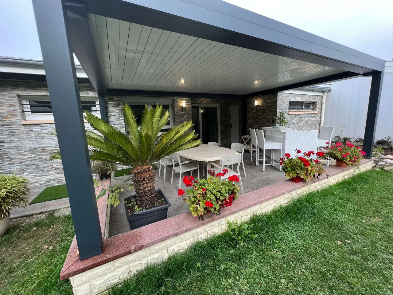 Pergola bioclimatique installée à Belleau (54)