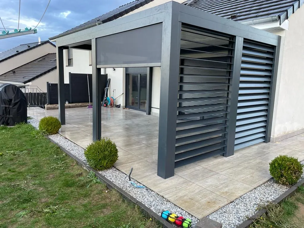 Pergola bioclimatique installée à Atton (54)