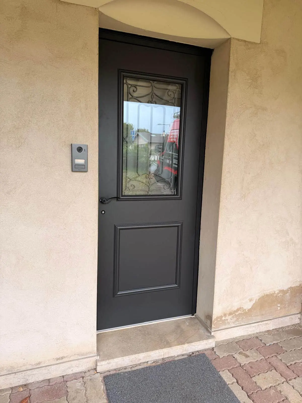 Fenêtres PVC noires avec croisillons à Custines — vue 6