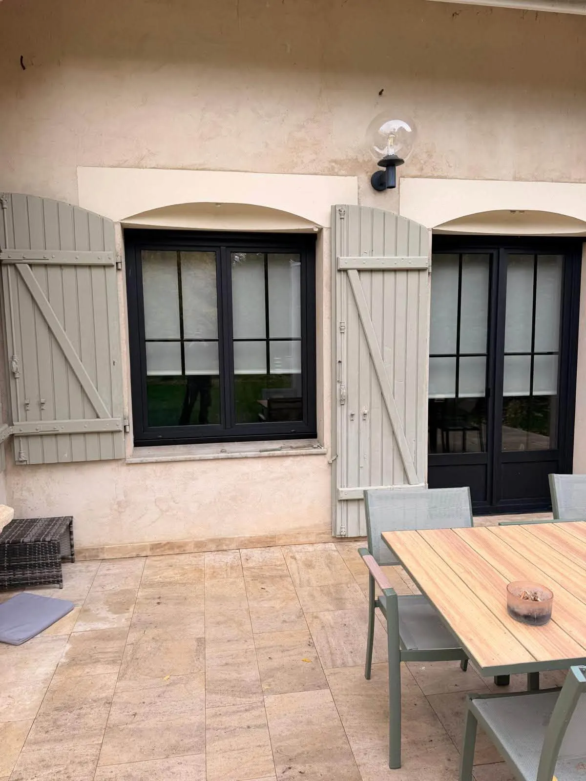 Fenêtres PVC noires avec croisillons à Custines — vue 7
