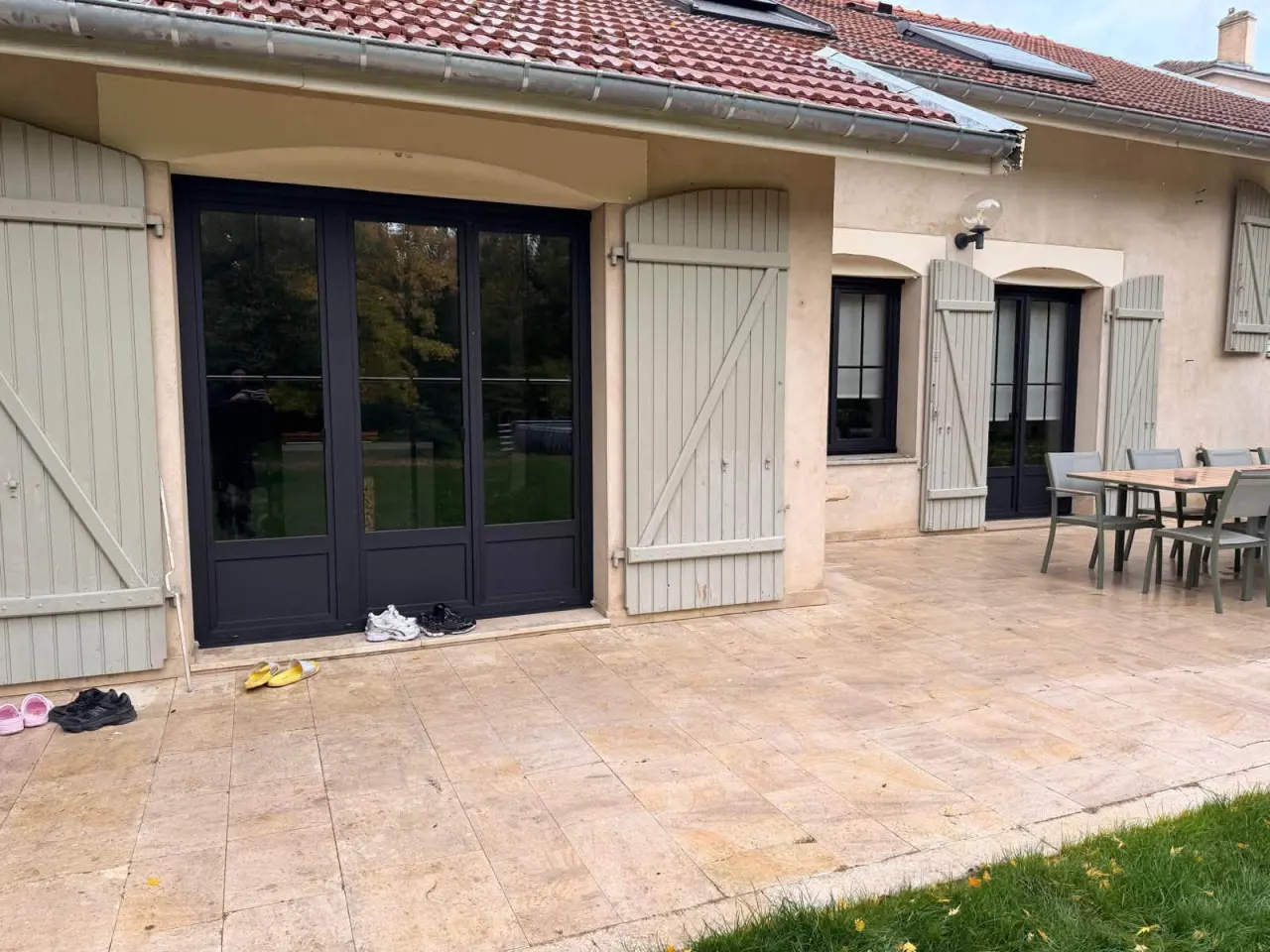 Fenêtres PVC noires avec croisillons à Custines — vue 9