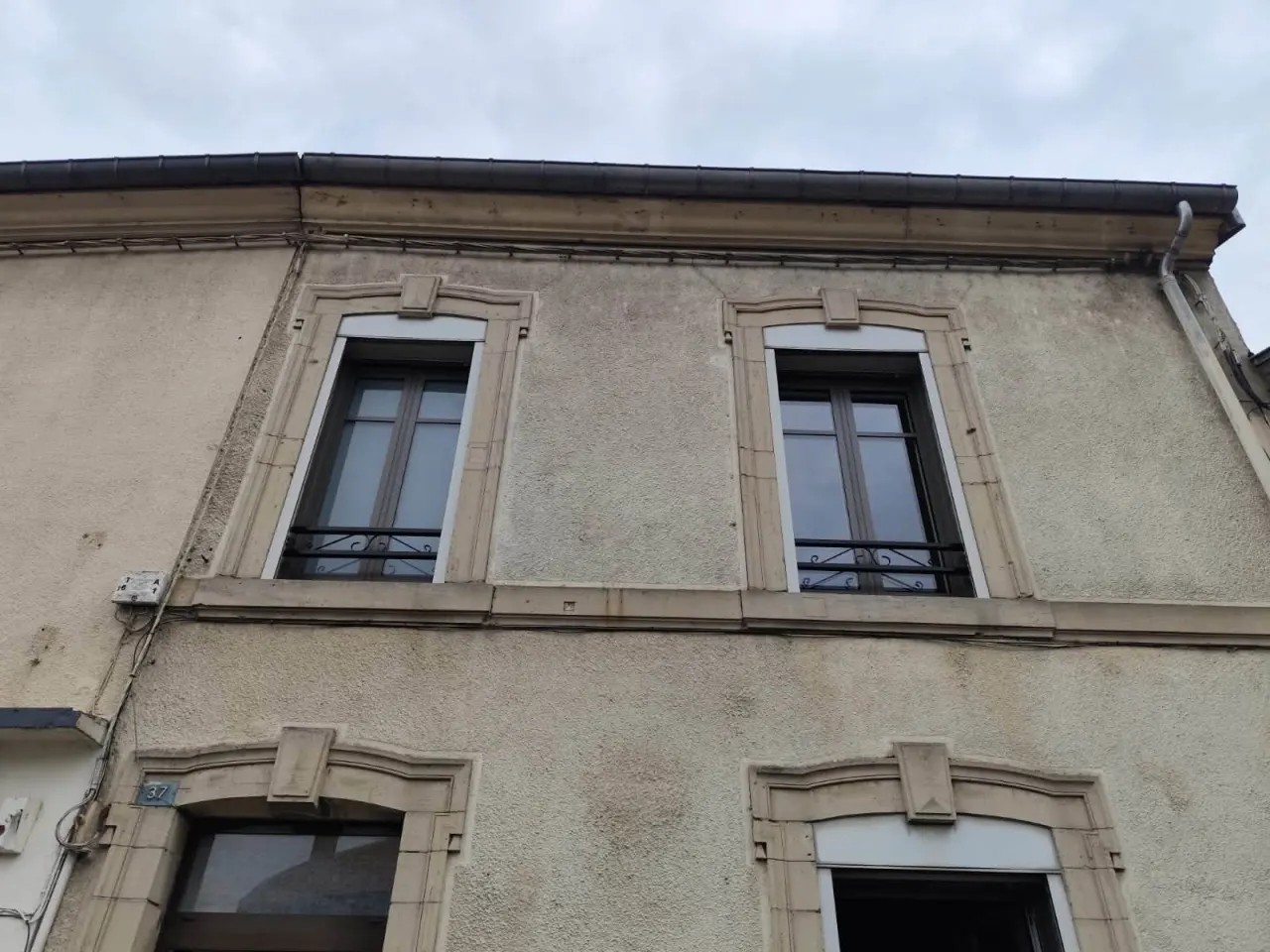 Fenêtres aluminium bicolores sur mesure à Dieulouard — vue 1