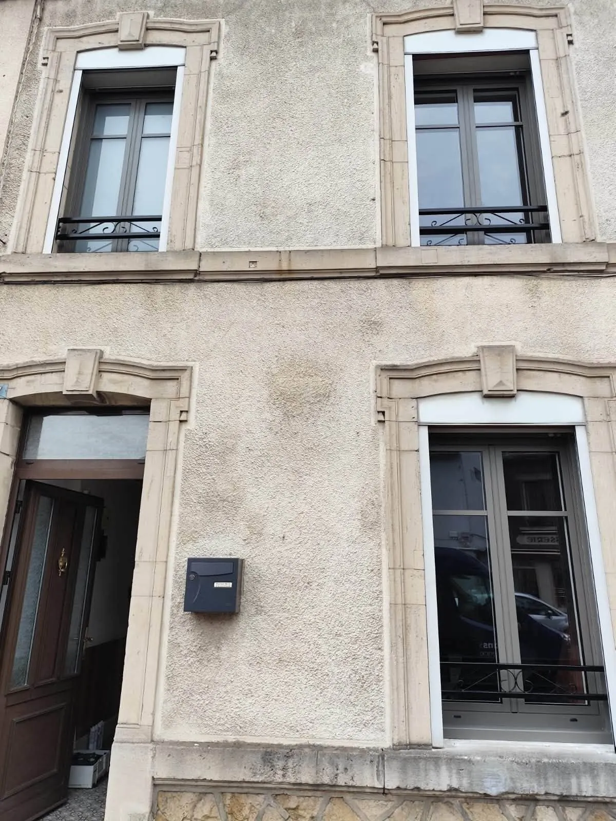 Fenêtres aluminium bicolores sur mesure à Dieulouard — vue 2