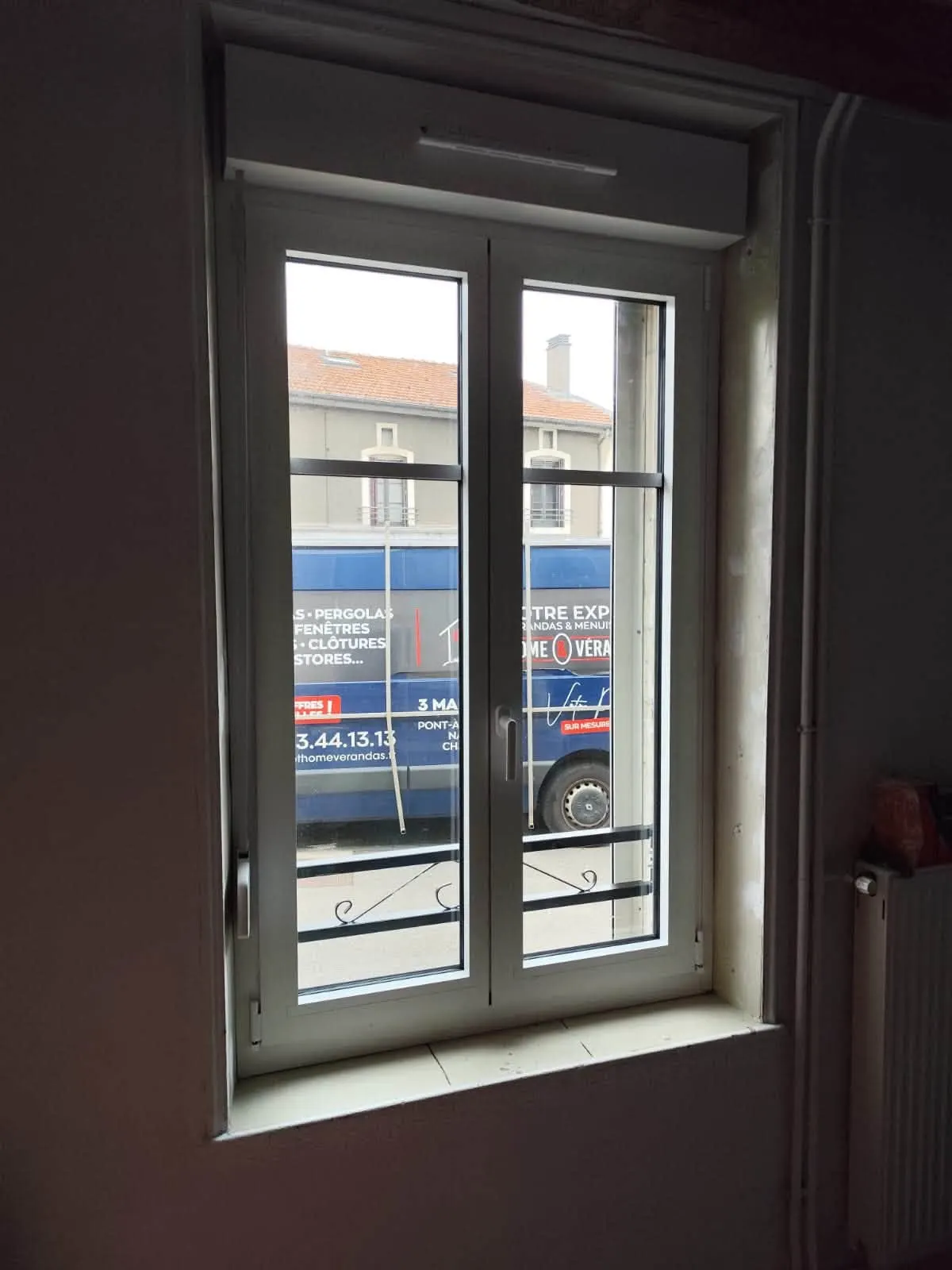 Fenêtres aluminium bicolores sur mesure à Dieulouard — vue 3
