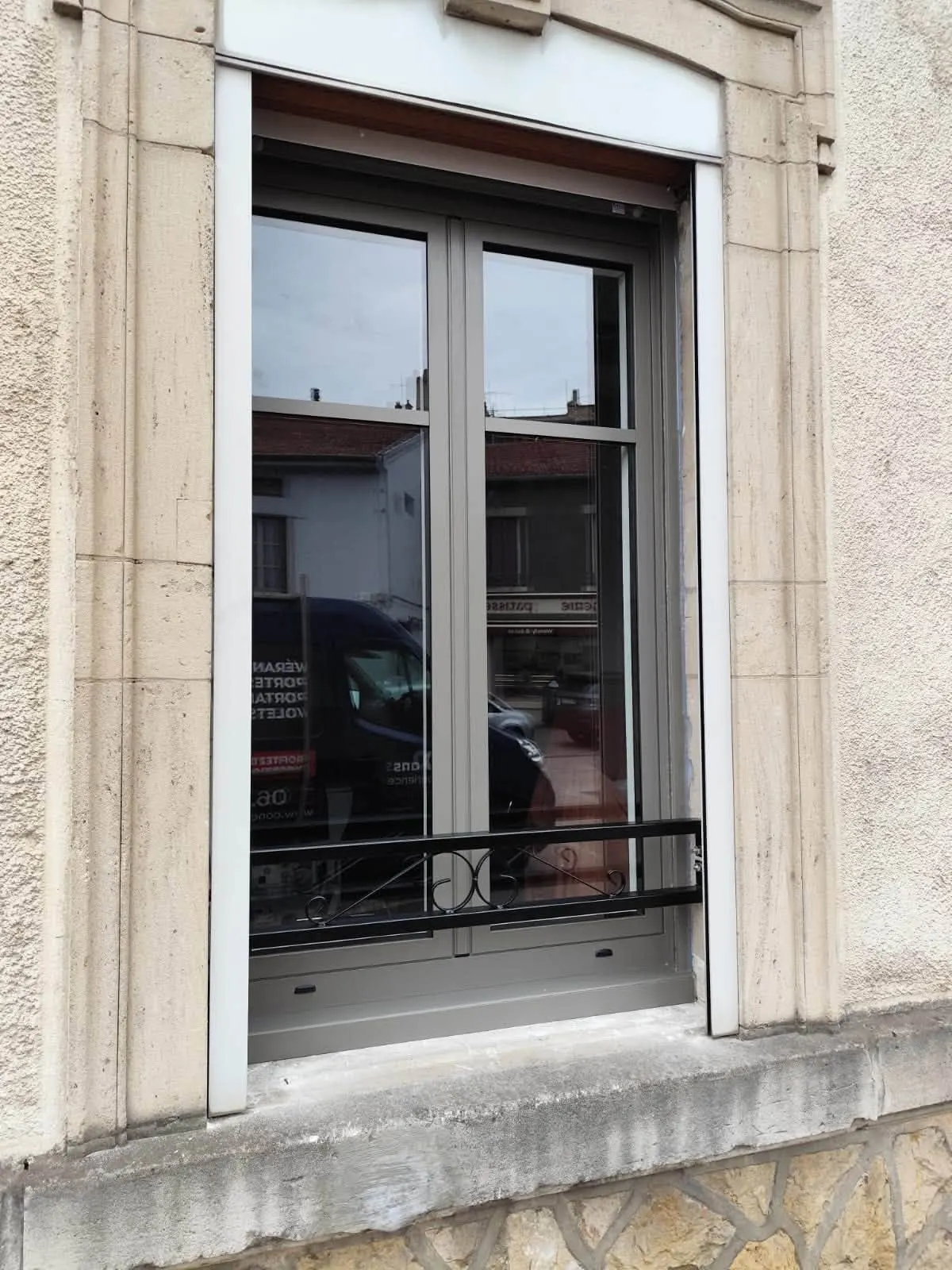 Fenêtres aluminium bicolores sur mesure à Dieulouard — vue 4
