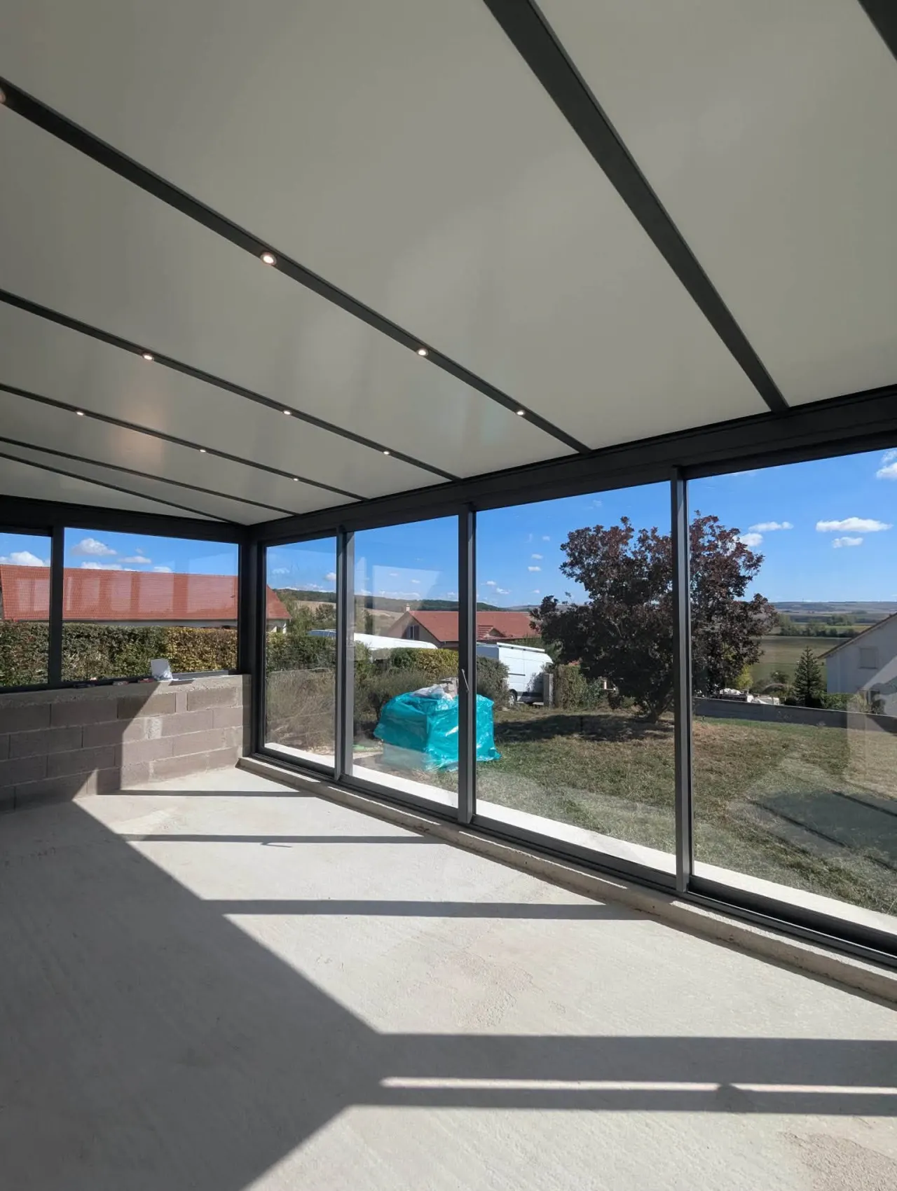 Véranda aluminium avec toiture isolante à Mailly-sur-Seille — vue 2