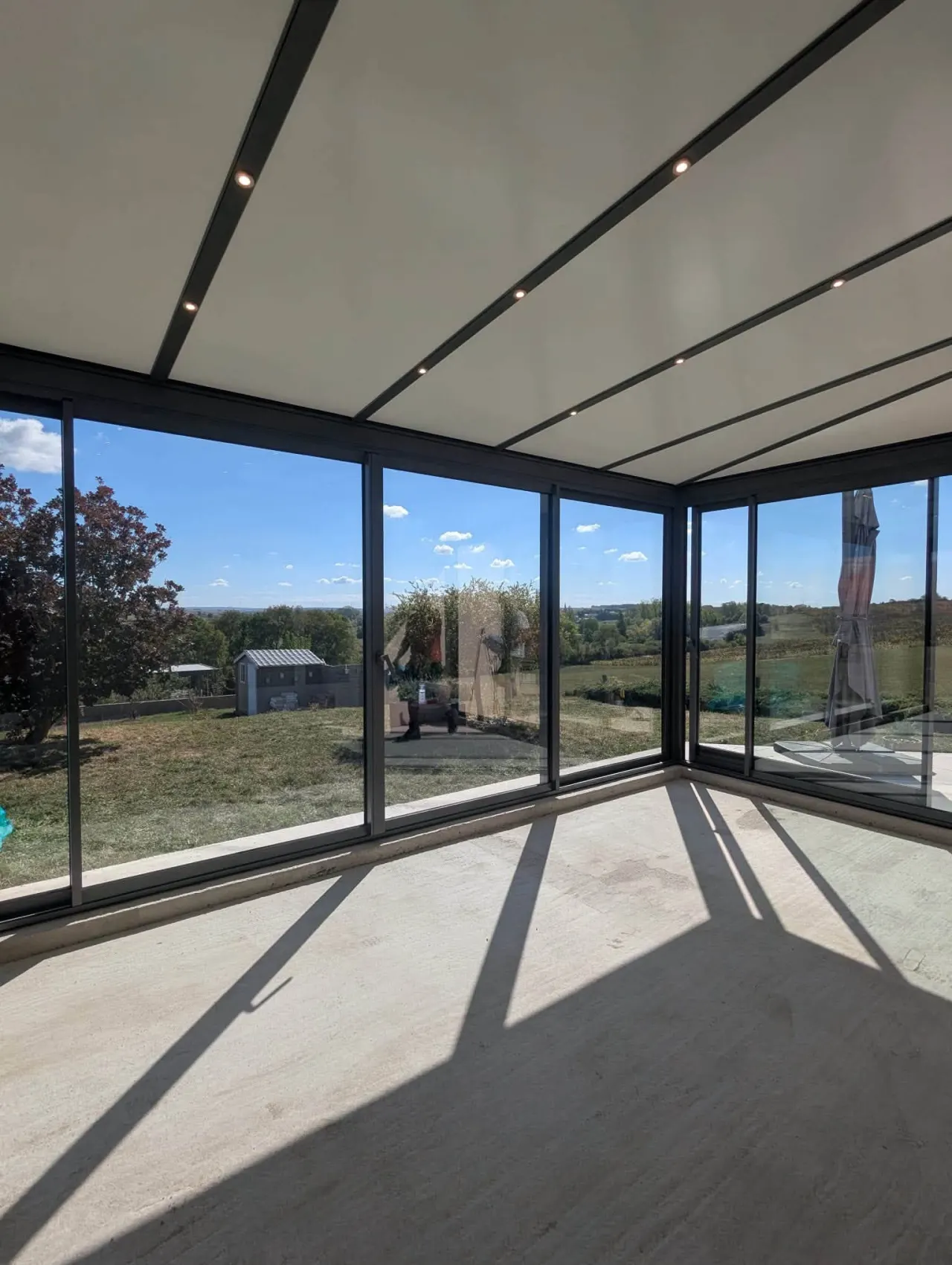 Véranda aluminium avec toiture isolante à Mailly-sur-Seille — vue 3