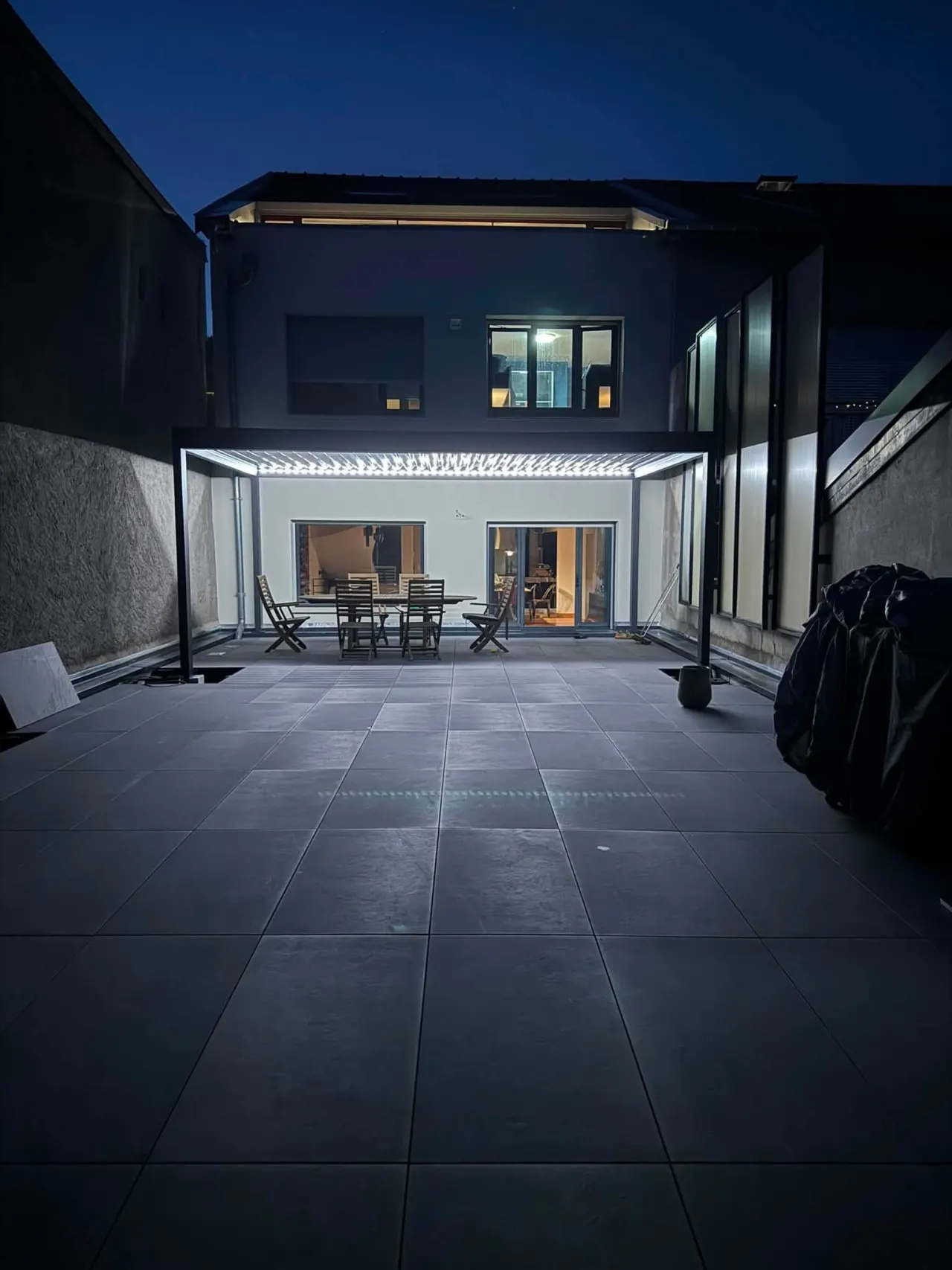 Pergola bioclimatique XXL de 6 m × 4 m à Laxou — vue 3