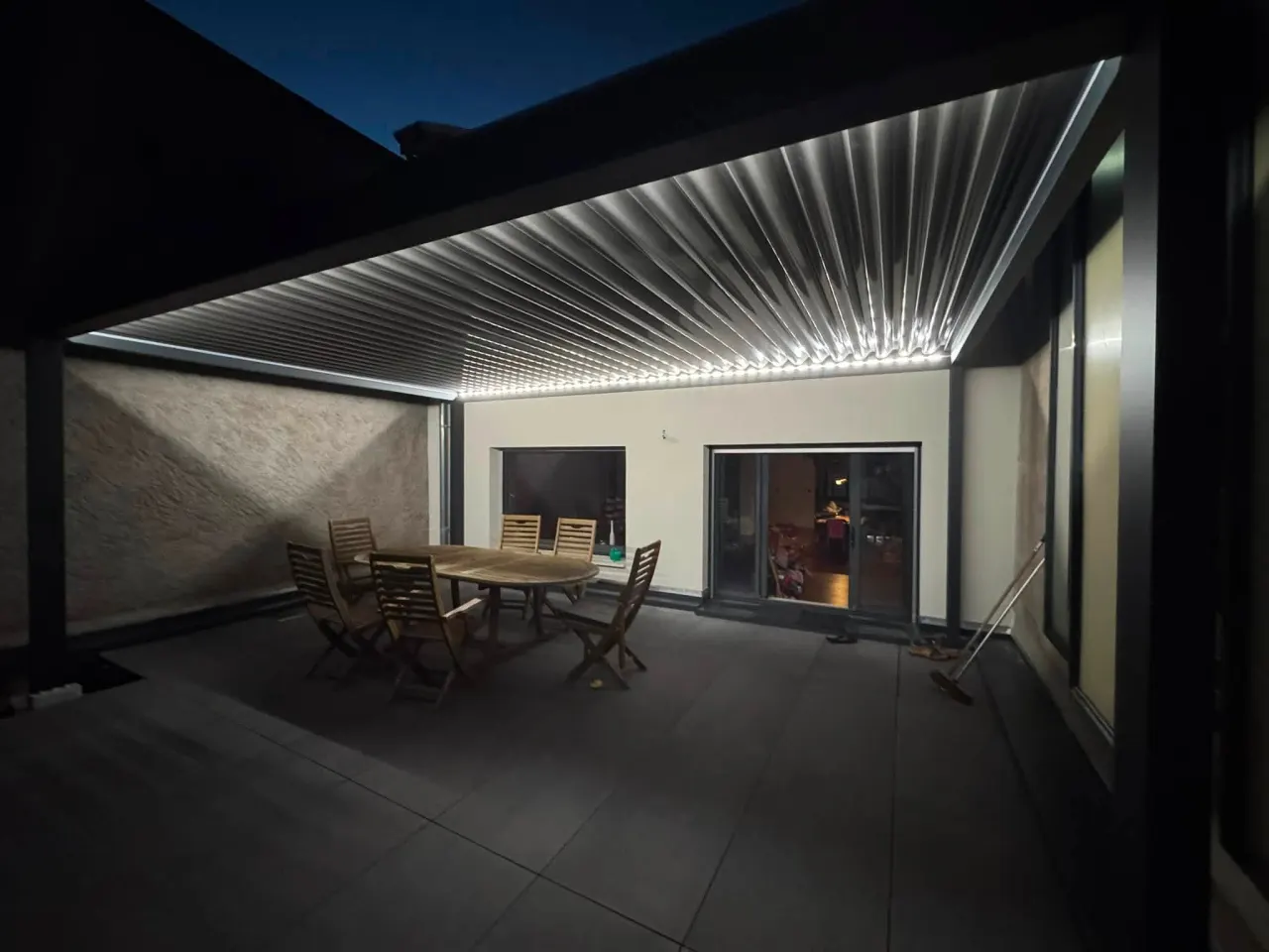 Pergola bioclimatique XXL de 6 m × 4 m à Laxou — vue 4