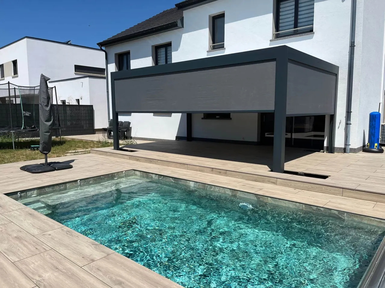 Pergola bioclimatique de 7 m × 4 m à Pont-à-Mousson — vue 2