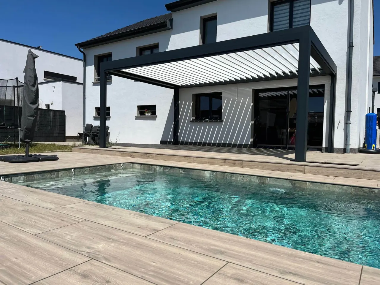 Pergola bioclimatique de 7 m × 4 m à Pont-à-Mousson — vue 4
