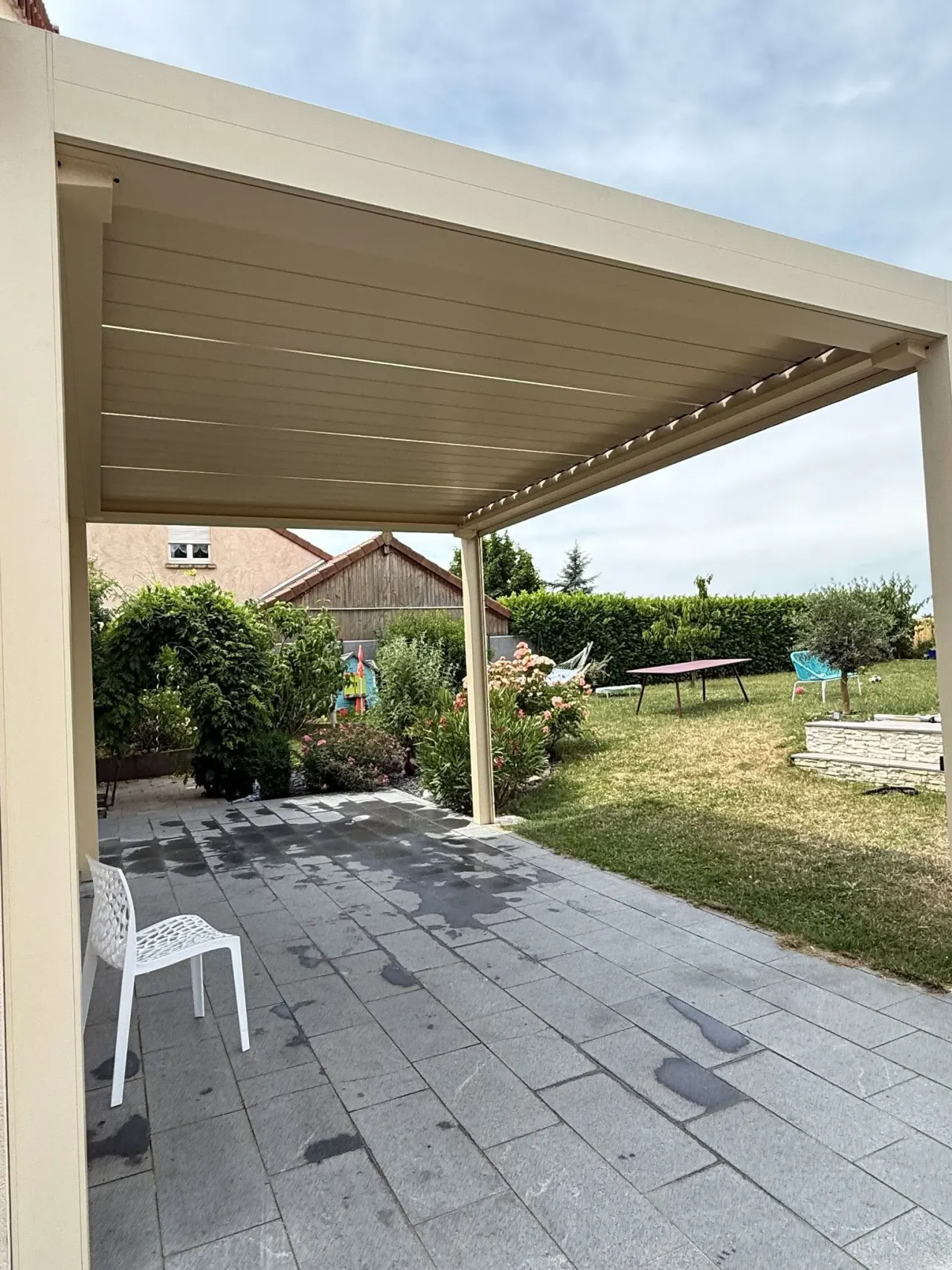 Pergola bioclimatique en aluminium à Rodemack — vue 2