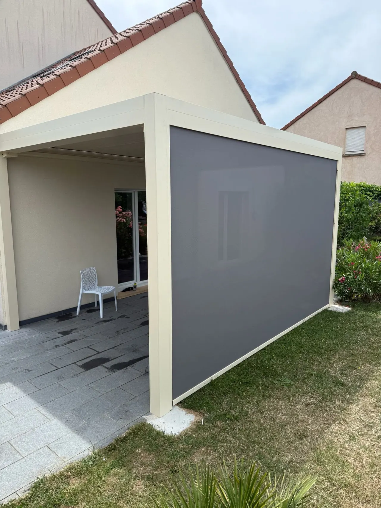Pergola bioclimatique en aluminium à Rodemack — vue 3
