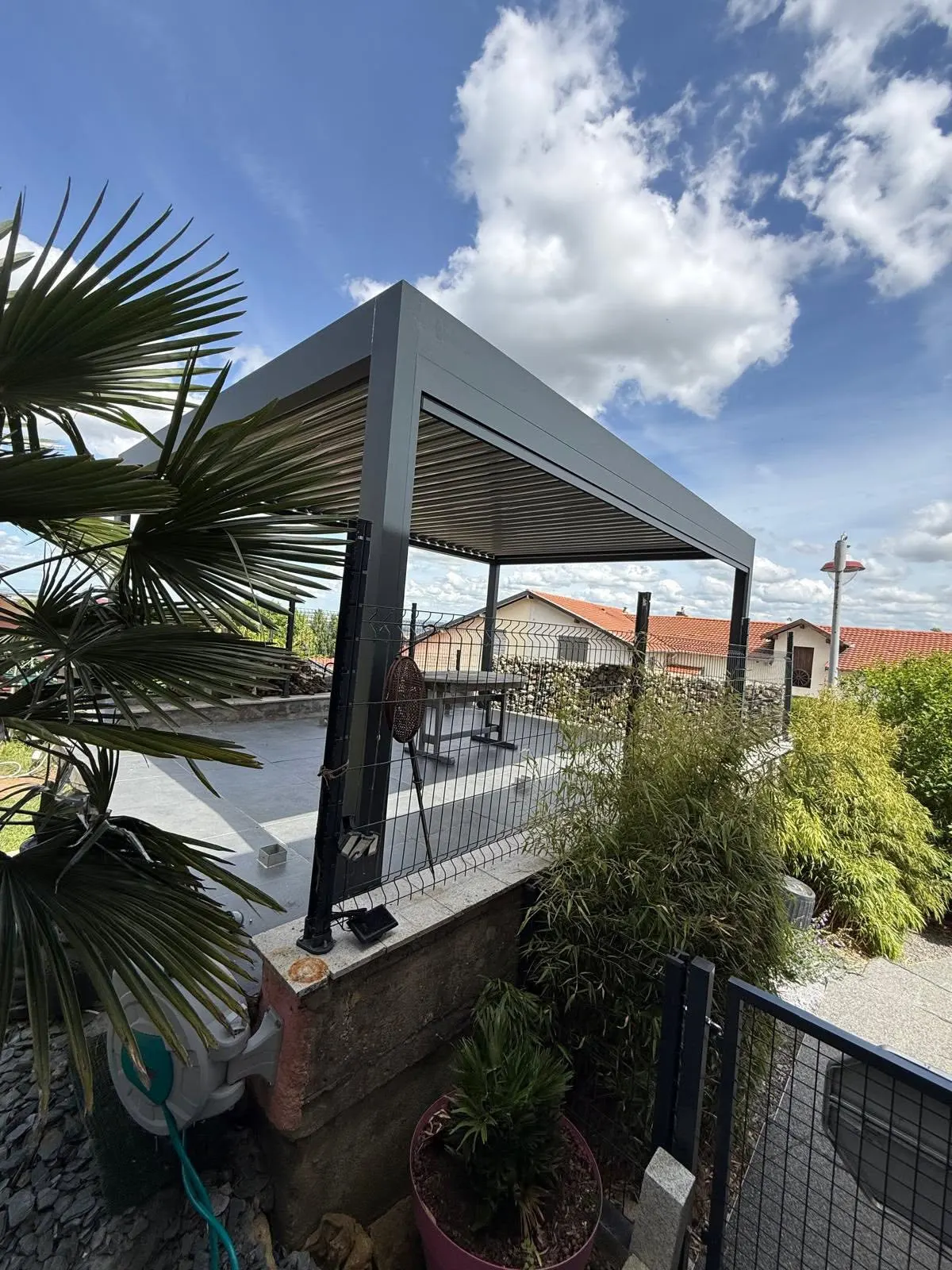 Pergola bioclimatique indépendante à Pont-à-Mousson — vue 2