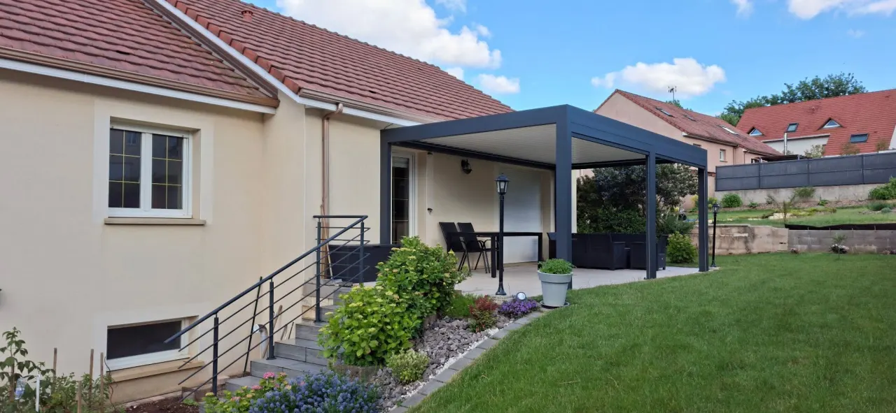 Pergola bioclimatique avec stores screen à Norroy-lès-Pont-à-Mousson — vue 2