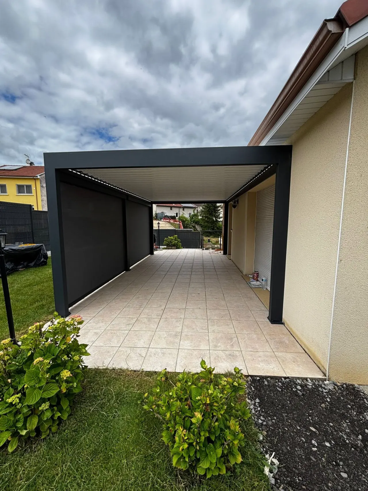 Pergola bioclimatique avec stores screen à Norroy-lès-Pont-à-Mousson — vue 5