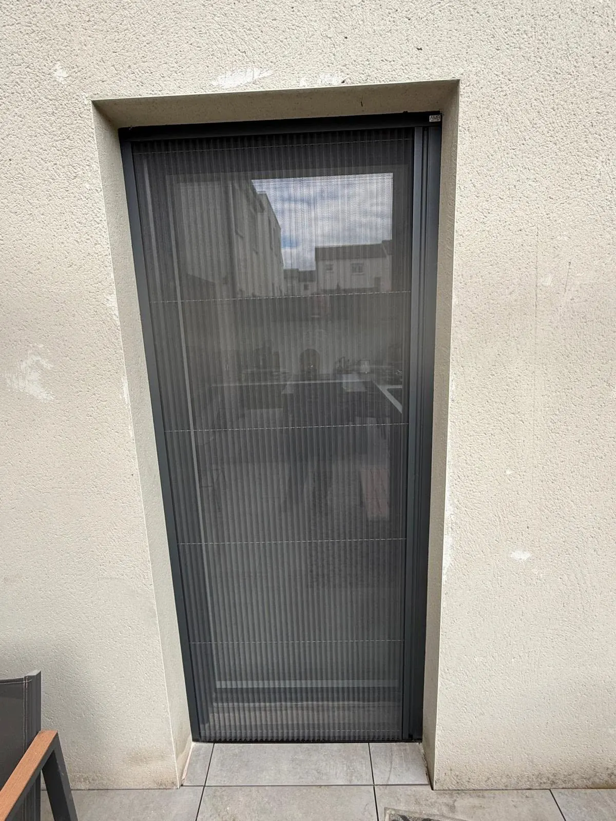 Fenêtres aluminium avec moustiquaires à Courcelles-Chaussy — vue 1