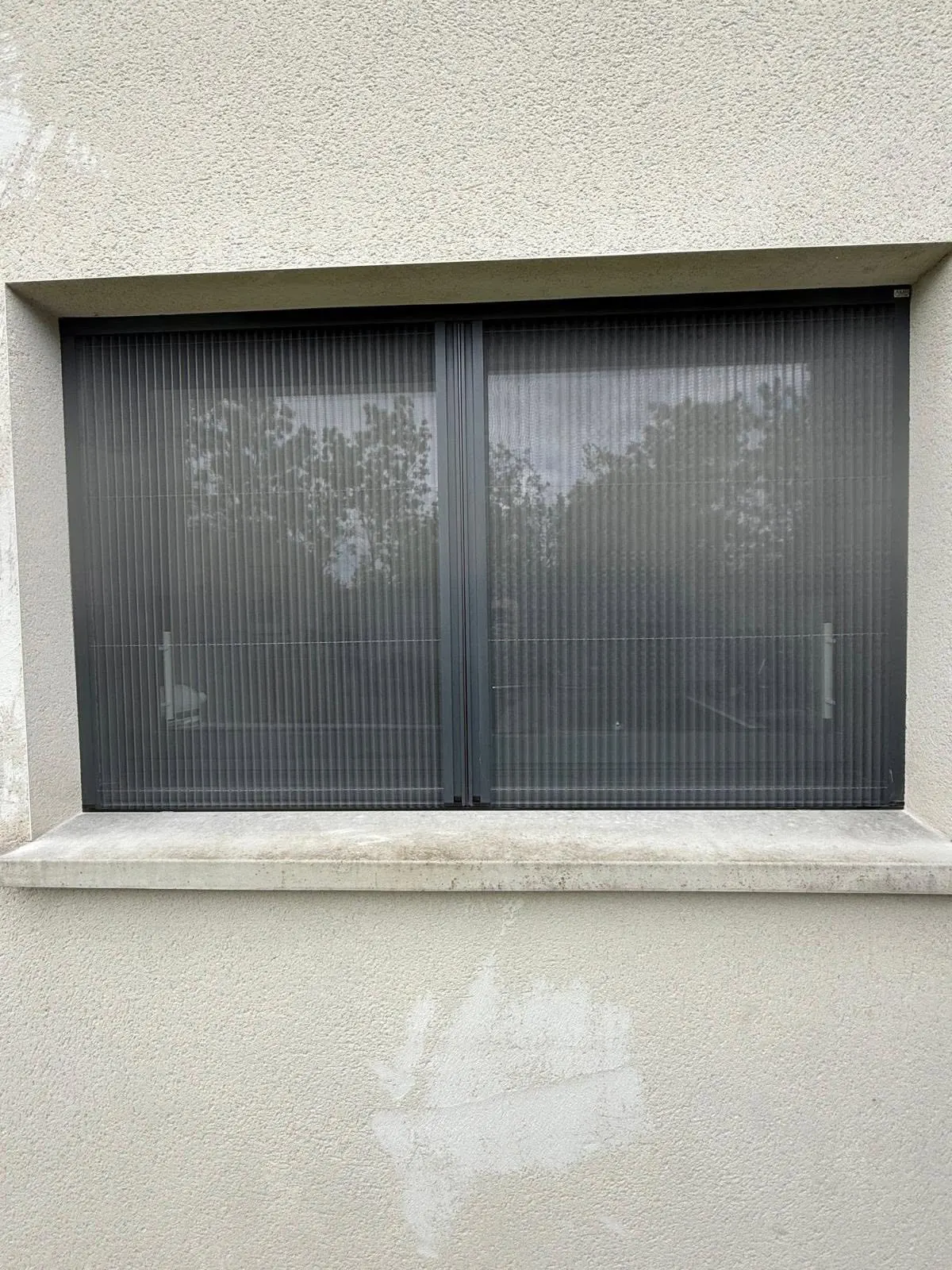 Fenêtres aluminium avec moustiquaires à Courcelles-Chaussy — vue 3