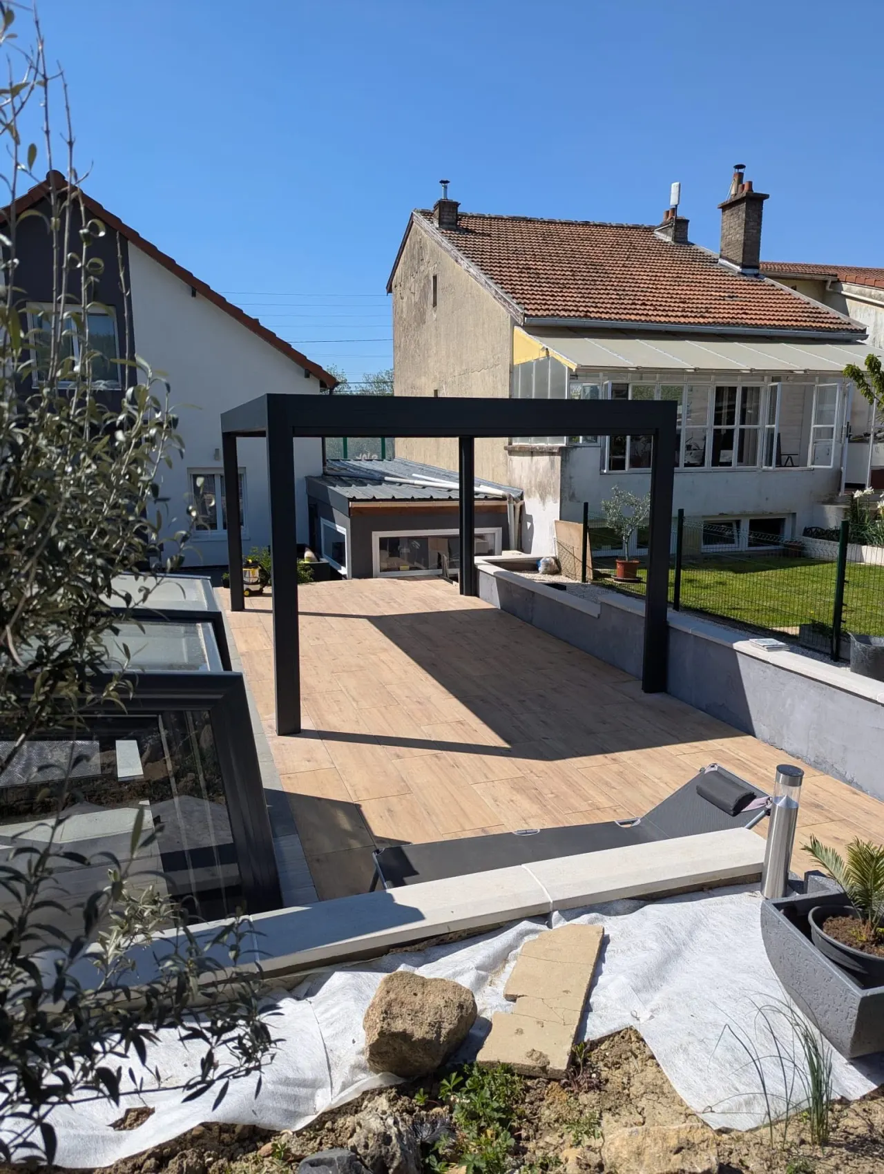 Pergola bioclimatique avec stores ZIP à Custines — vue 2
